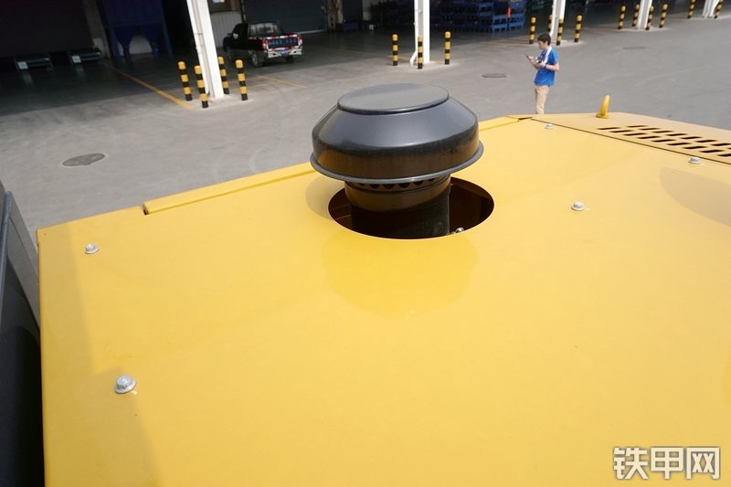 徐工LW300KV装载机局部