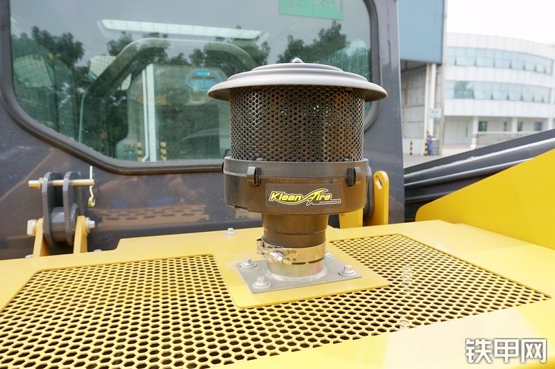 徐工XC760K滑移装载机局部