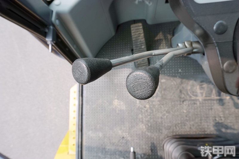 徐工LW180KV装载机局部