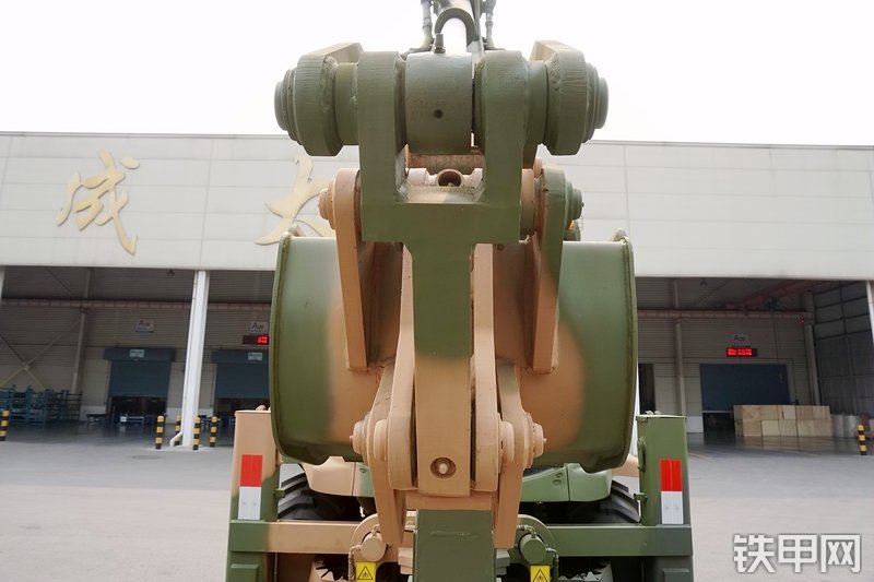 徐工XT870H挖掘装载机局部