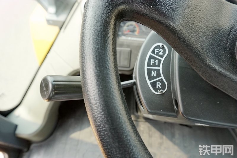 徐工LW300KV装载机局部