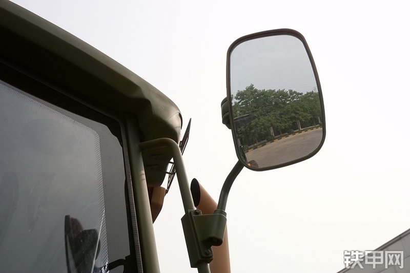 徐工XT870H挖掘装载机局部