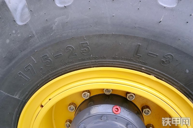 徐工LW300KV装载机局部