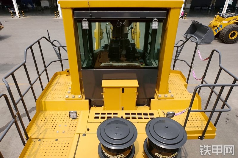 徐工LW1200K装载机局部