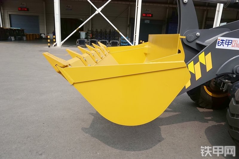 徐工LW300KV装载机局部