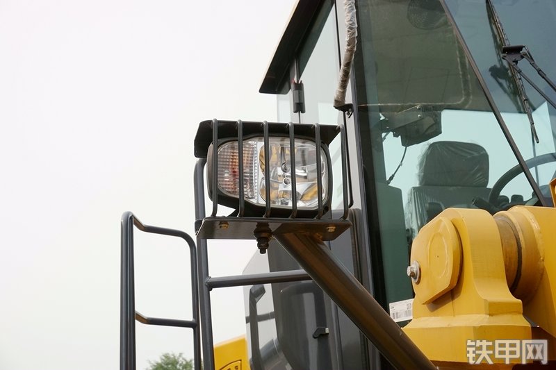 徐工LW700KN装载机局部