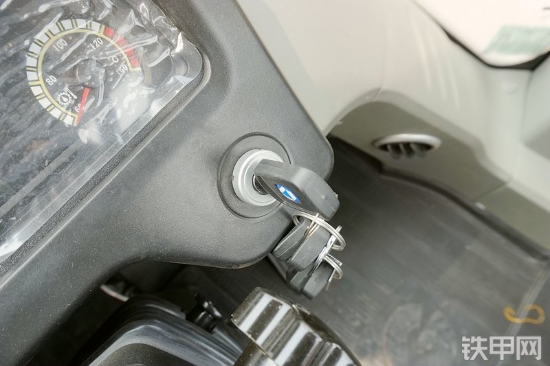 徐工LW300KV装载机局部