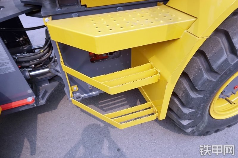 徐工LW180KV装载机局部