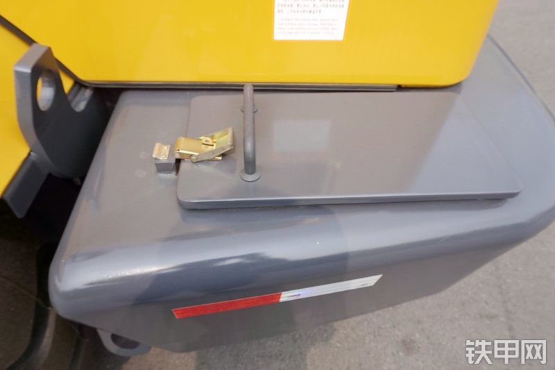 徐工LW180KV装载机局部