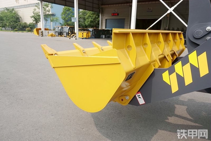 徐工LW300KV装载机局部