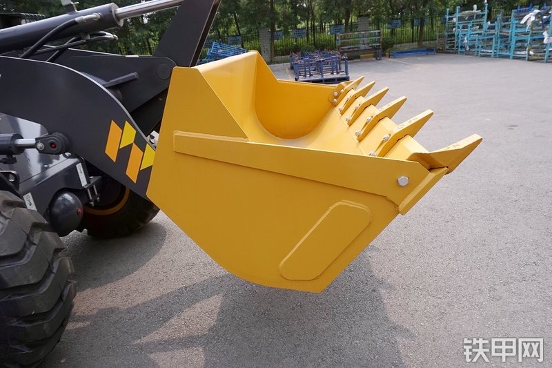 徐工LW180KV装载机局部