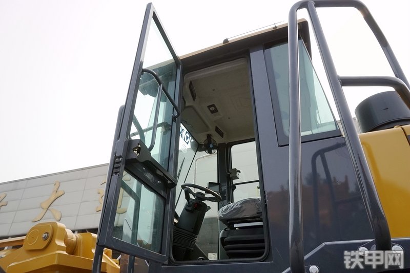 徐工LW700KN装载机局部