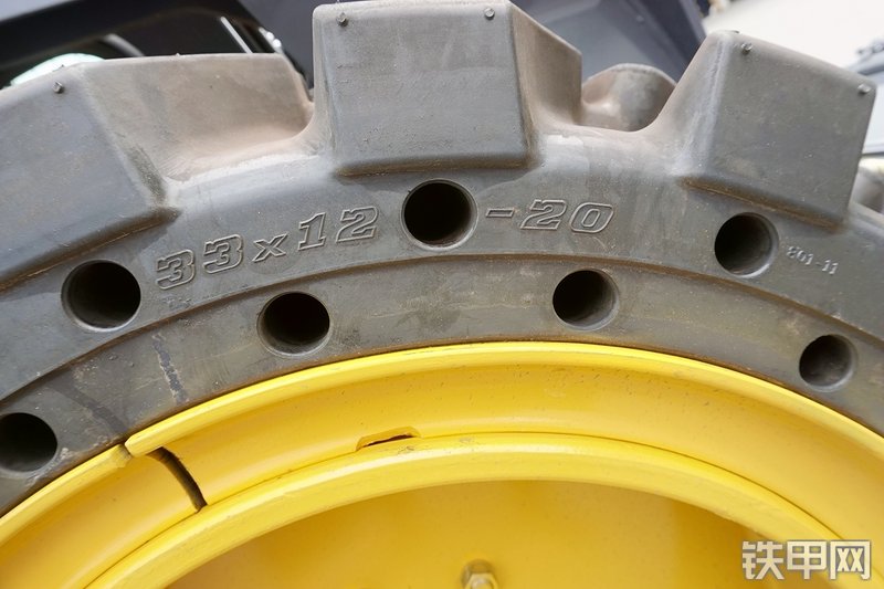 徐工XC760K滑移装载机局部