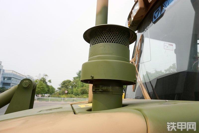 徐工XT870H挖掘装载机局部