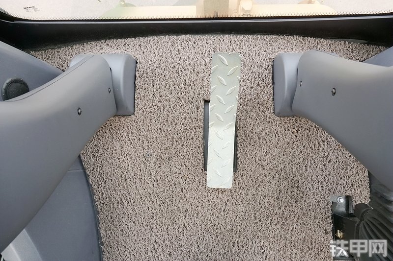 徐工XT870H挖掘装载机局部