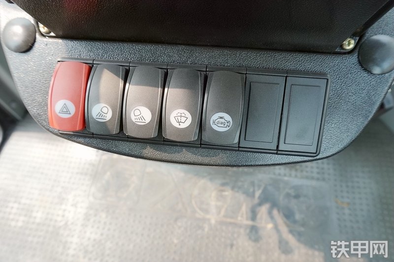 徐工LW180KV装载机局部