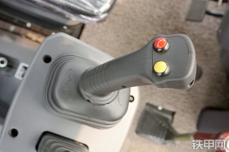 徐工XT870H挖掘装载机局部