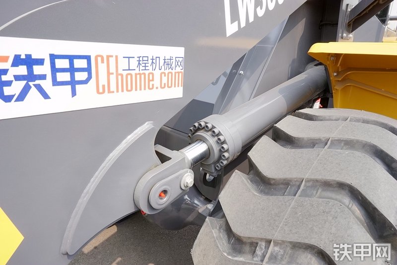 徐工LW300KV装载机局部
