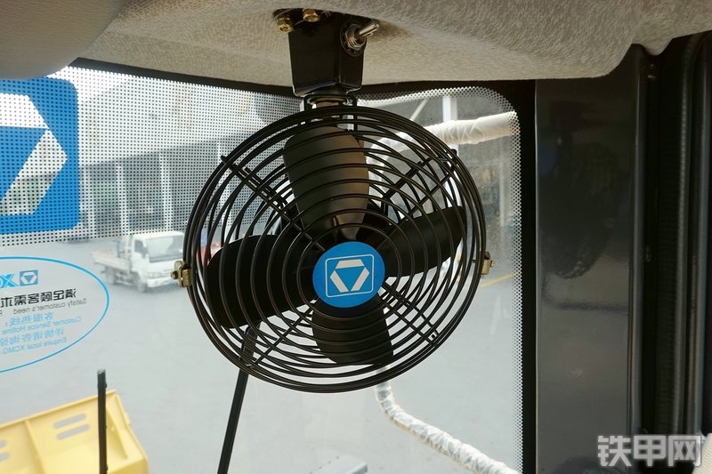 徐工LW700KN装载机局部