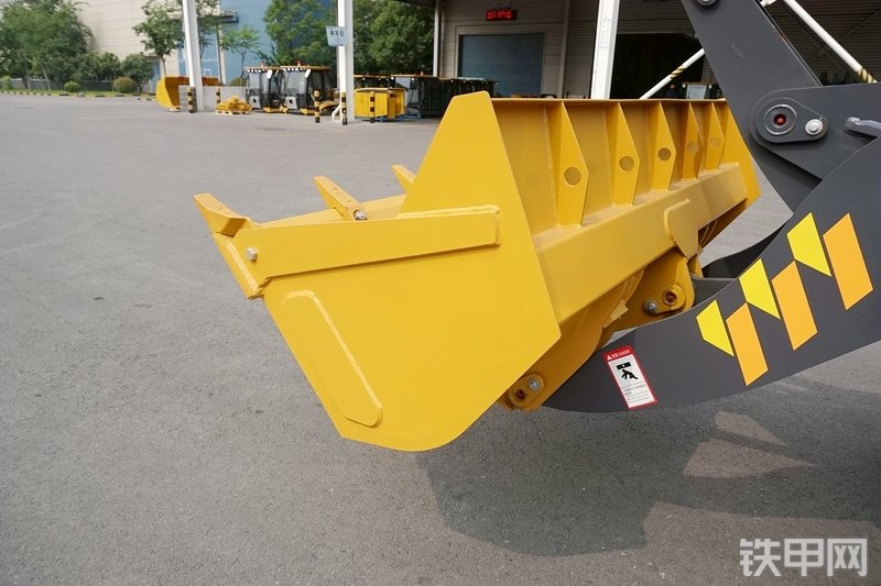 徐工LW180KV装载机局部