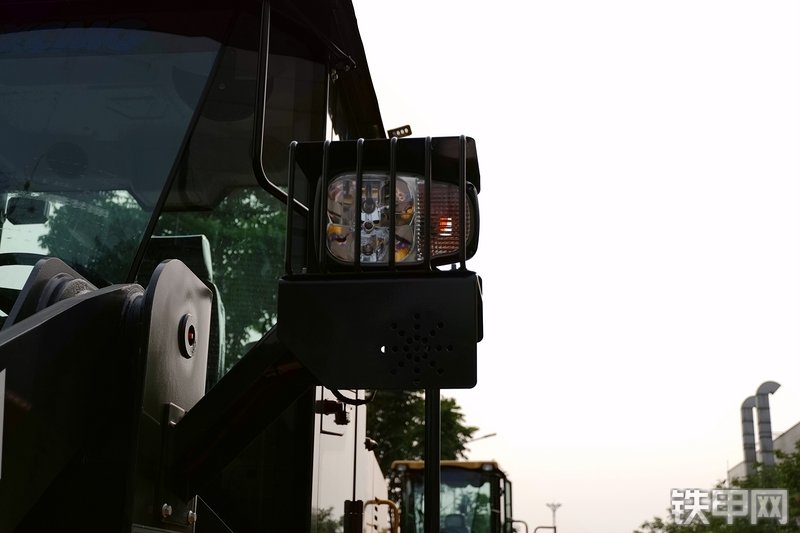 徐工LW300FV装载机局部