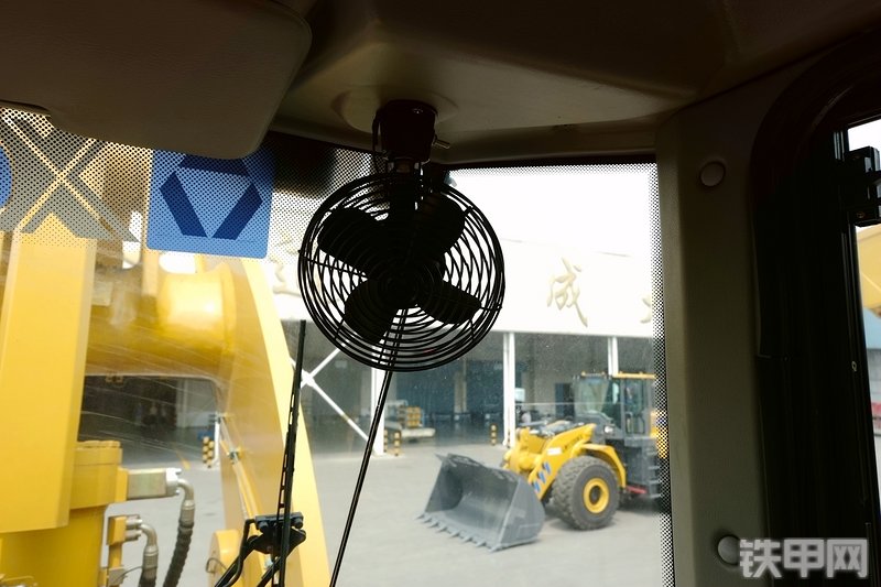 徐工LW1200K装载机局部