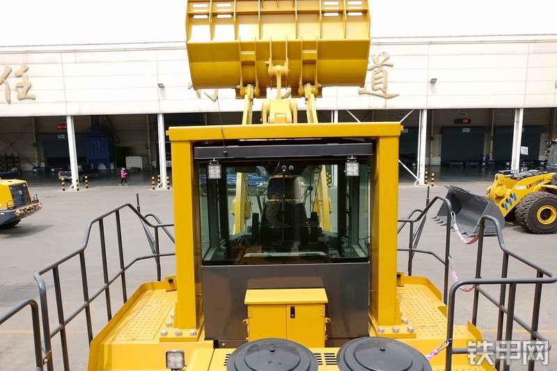 徐工LW1200K装载机局部