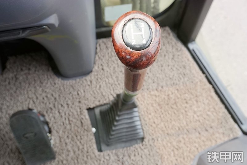 徐工XT870H挖掘装载机局部