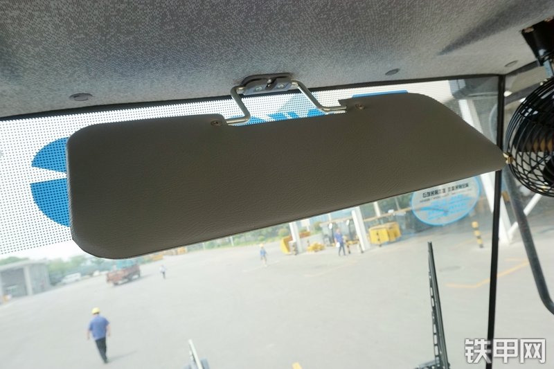 徐工LW300KV装载机局部