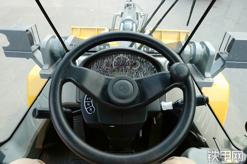 徐工ZL30GV装载机局部