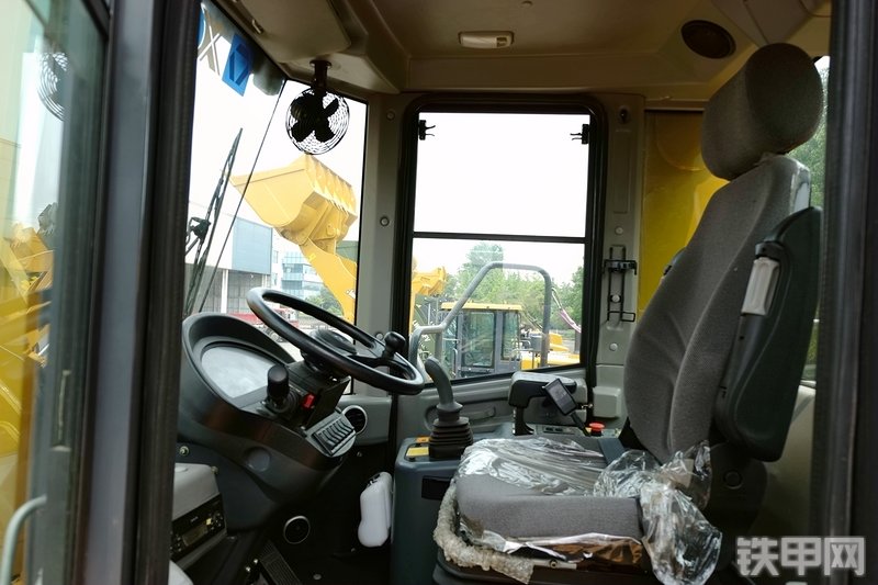 徐工LW1200K装载机局部