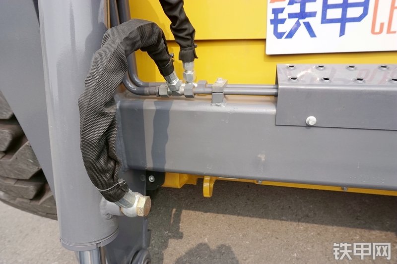 徐工XC760K滑移装载机局部