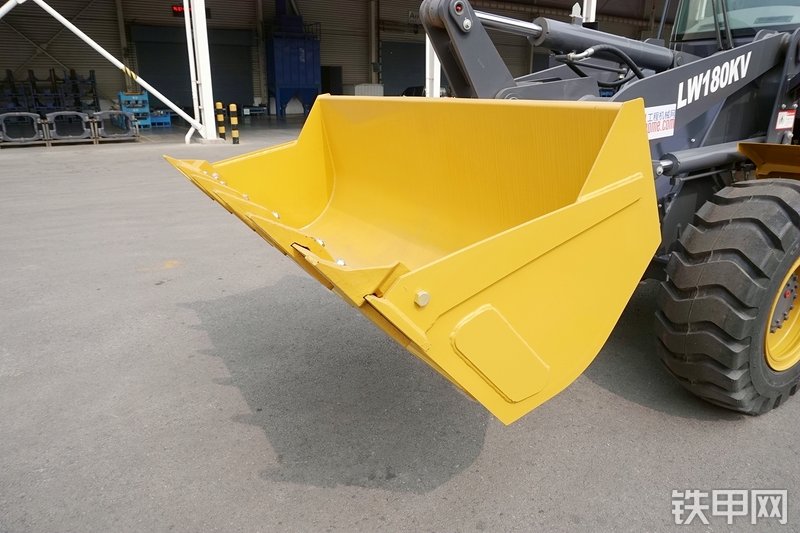 徐工LW180KV装载机局部