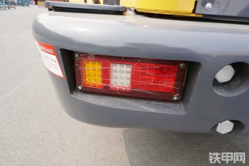 徐工LW180KV装载机局部