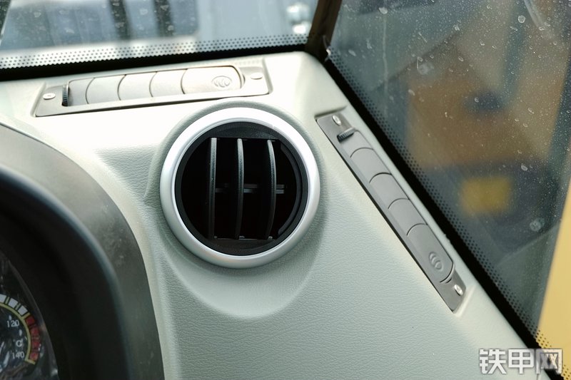 徐工LW500D装载机局部