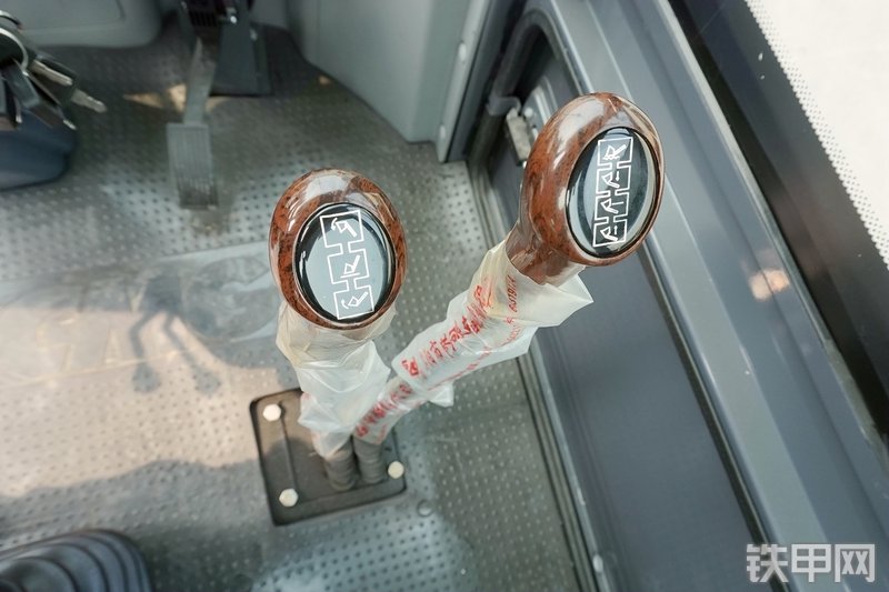 徐工LW180KV装载机局部