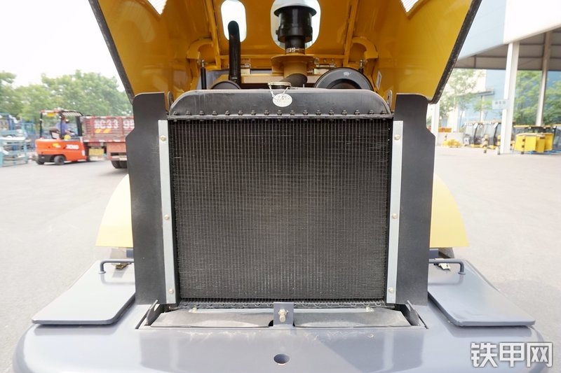 徐工LW180KV装载机局部