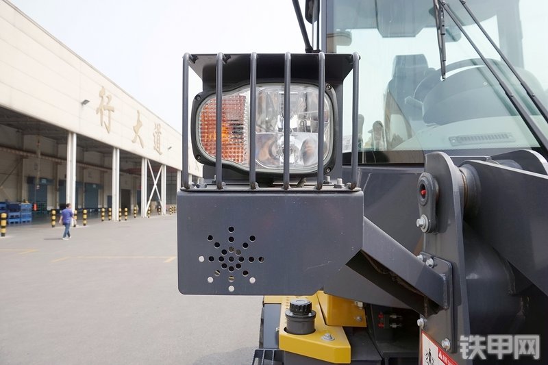 徐工LW180KV装载机局部