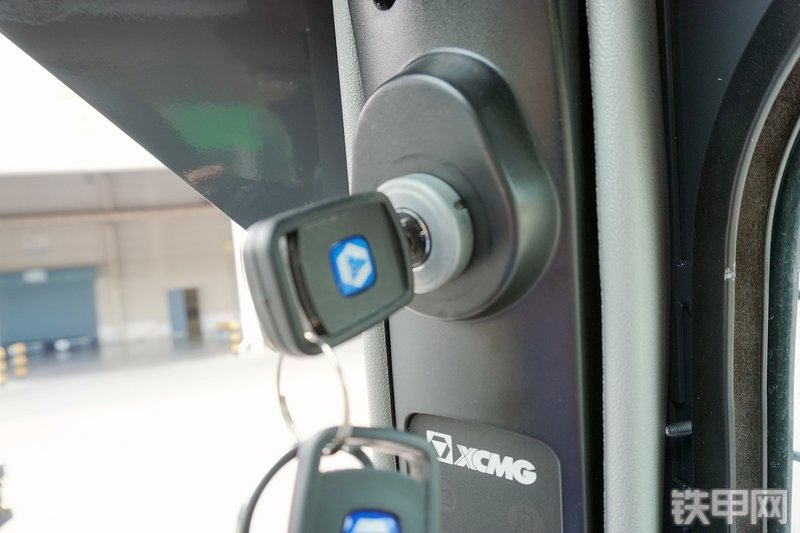 徐工XC760K滑移装载机局部