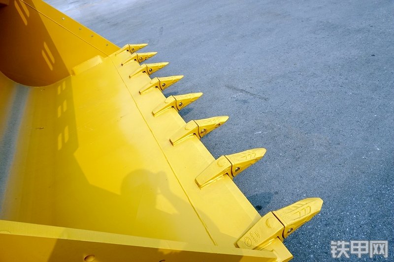 徐工LW700KN装载机局部