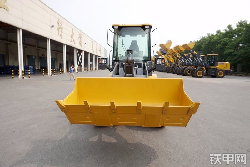 徐工LW180KV装载机整机外观