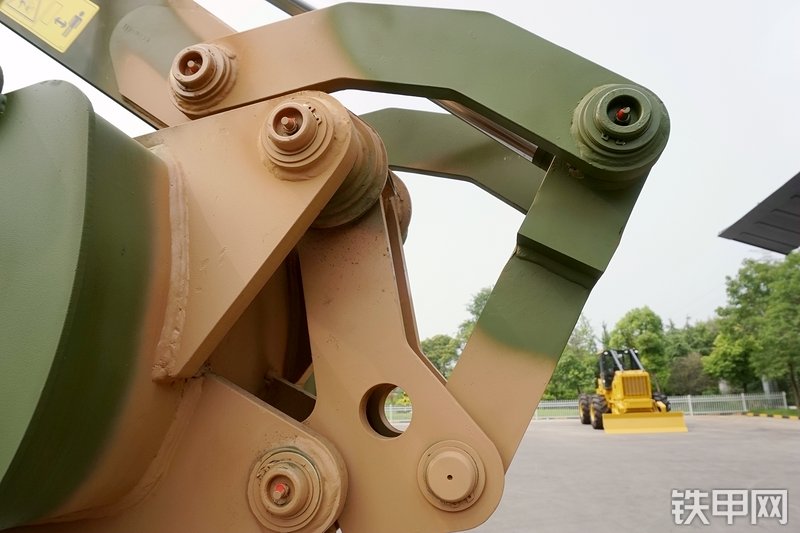 徐工XT870H挖掘装载机局部