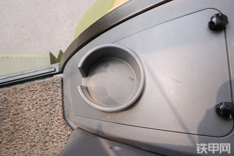 徐工XT870H挖掘装载机局部