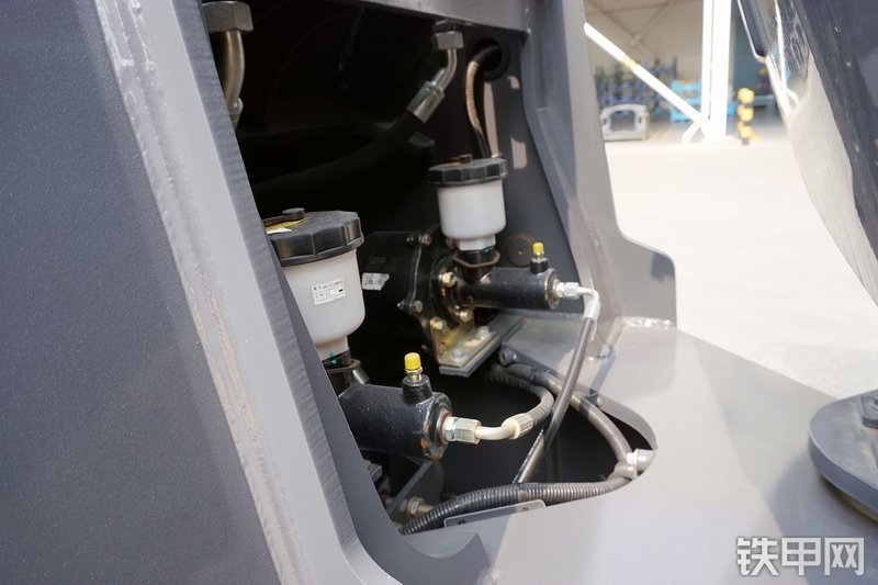 徐工LW180KV装载机局部