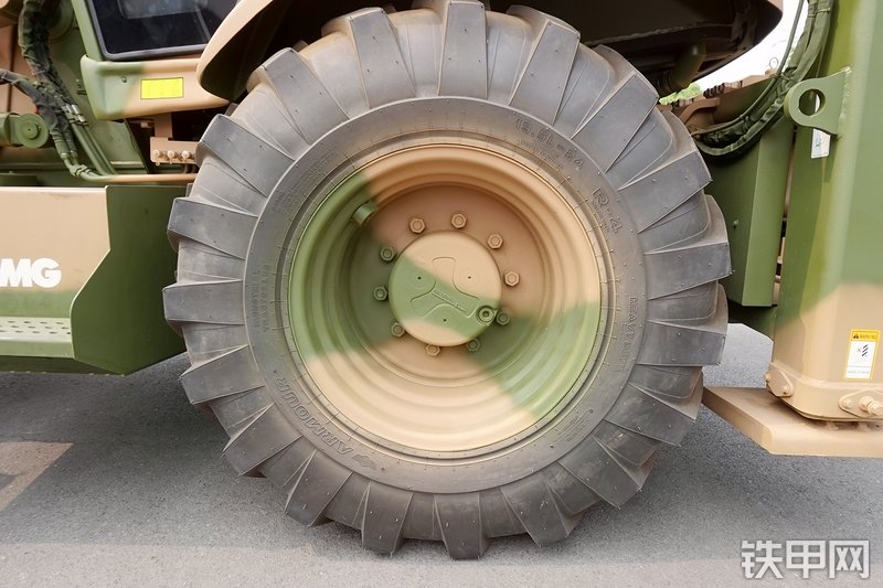 徐工XT870H挖掘装载机局部