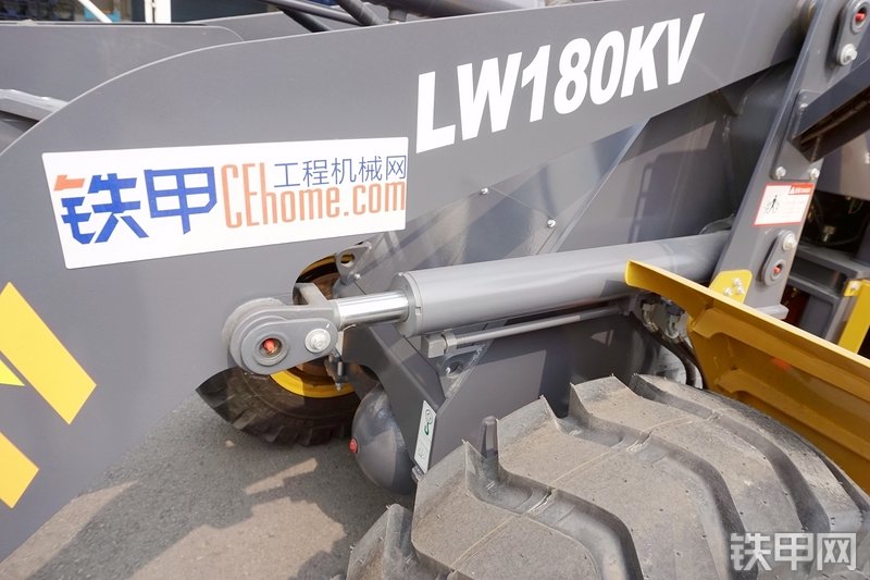 徐工LW180KV装载机局部