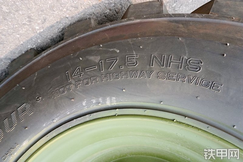 徐工XT870H挖掘装载机局部