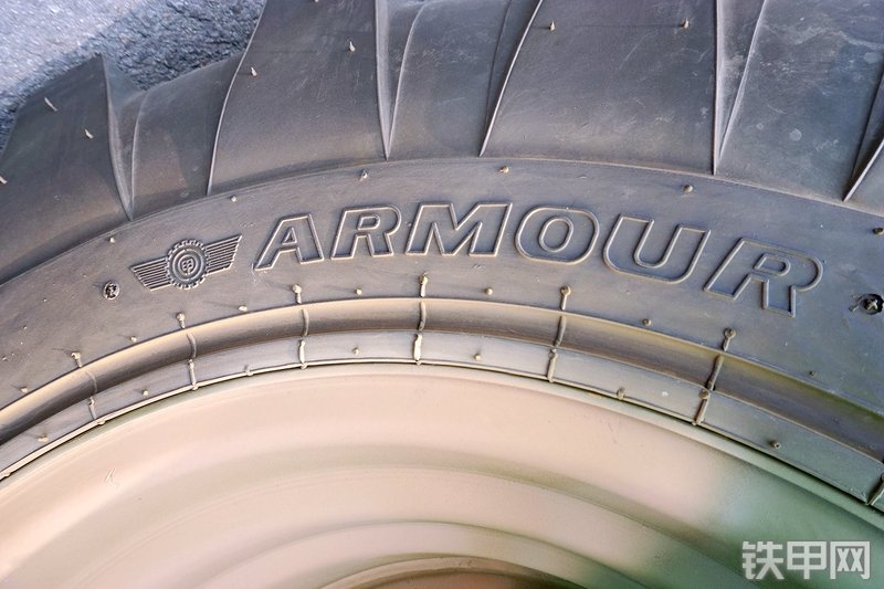 徐工XT870H挖掘装载机局部