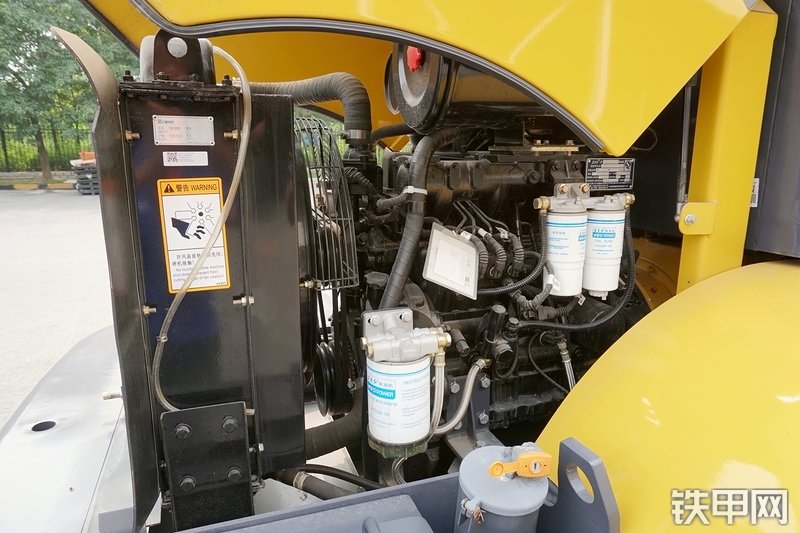 徐工LW180KV装载机局部