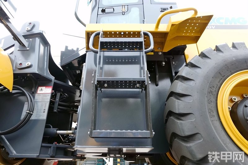 徐工ZL30GV装载机局部